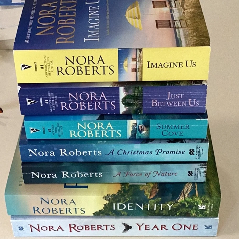 NORA ROBERTS 8 Book Bundle - Picture 1 of 8